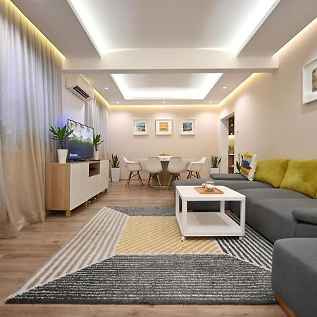 Modern Central 2-Bedroom Apartment With Parking ヴァルナ エクステリア 写真