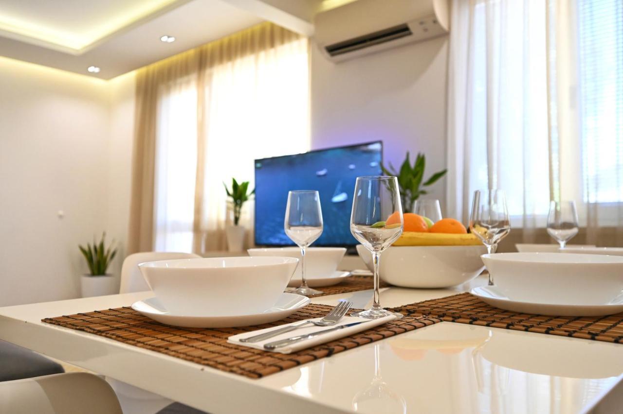 Modern Central 2-Bedroom Apartment With Parking ヴァルナ エクステリア 写真