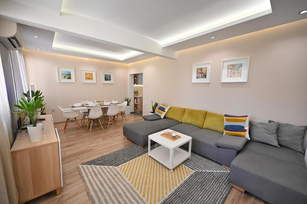 Modern Central 2-Bedroom Apartment With Parking ヴァルナ エクステリア 写真