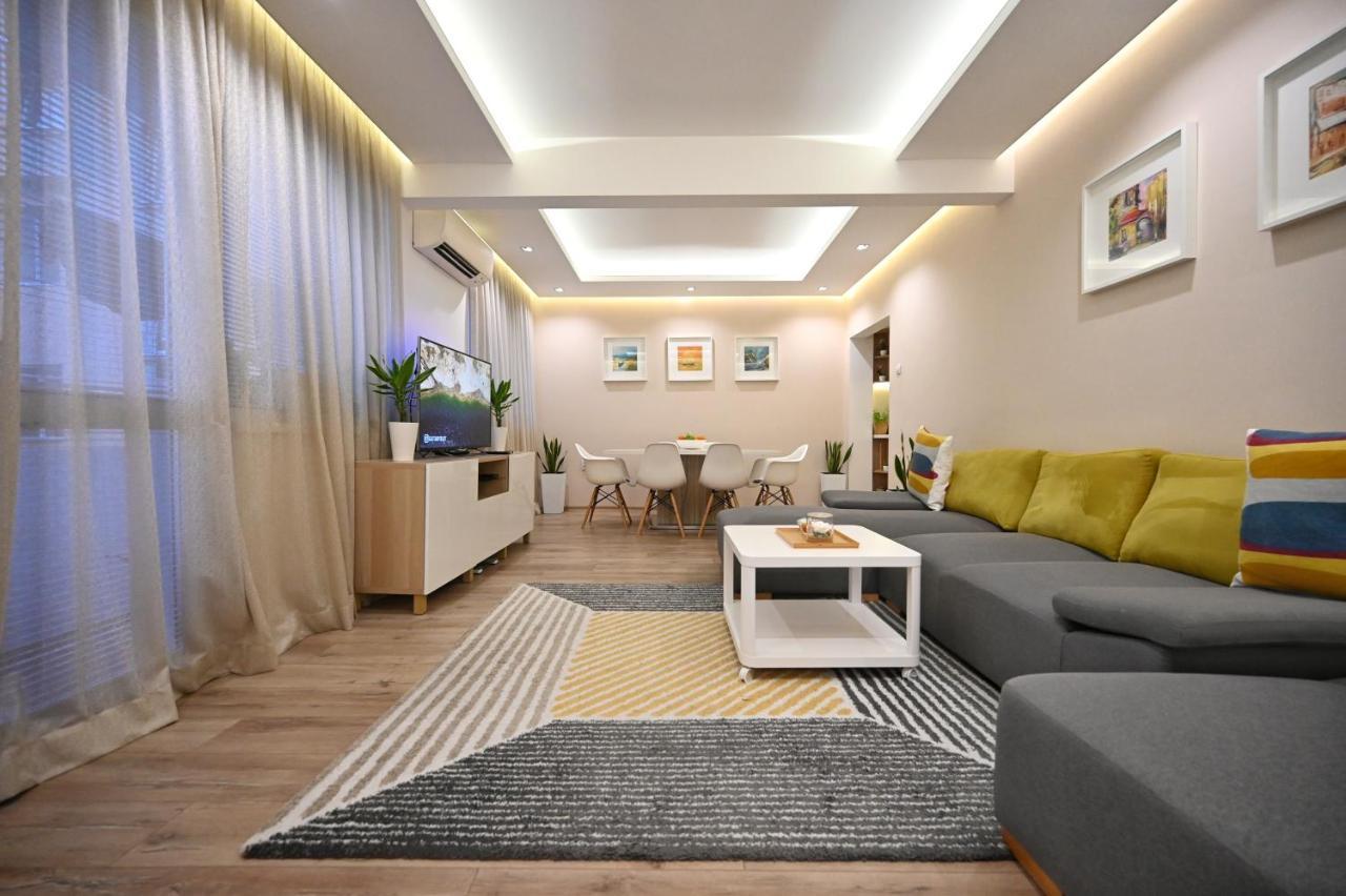 Modern Central 2-Bedroom Apartment With Parking ヴァルナ エクステリア 写真