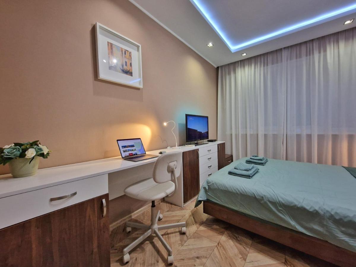 Modern Central 2-Bedroom Apartment With Parking ヴァルナ エクステリア 写真