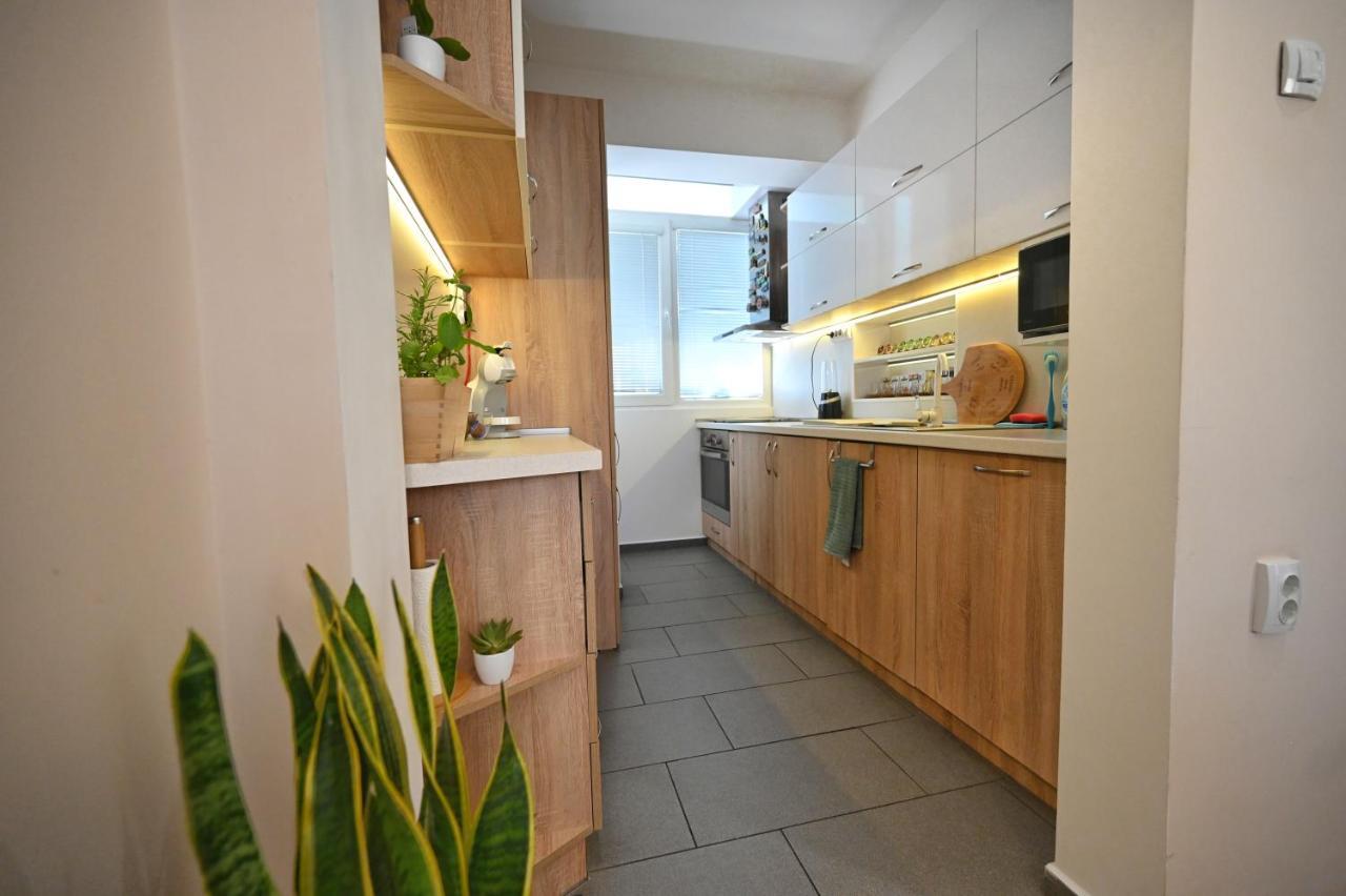 Modern Central 2-Bedroom Apartment With Parking ヴァルナ エクステリア 写真