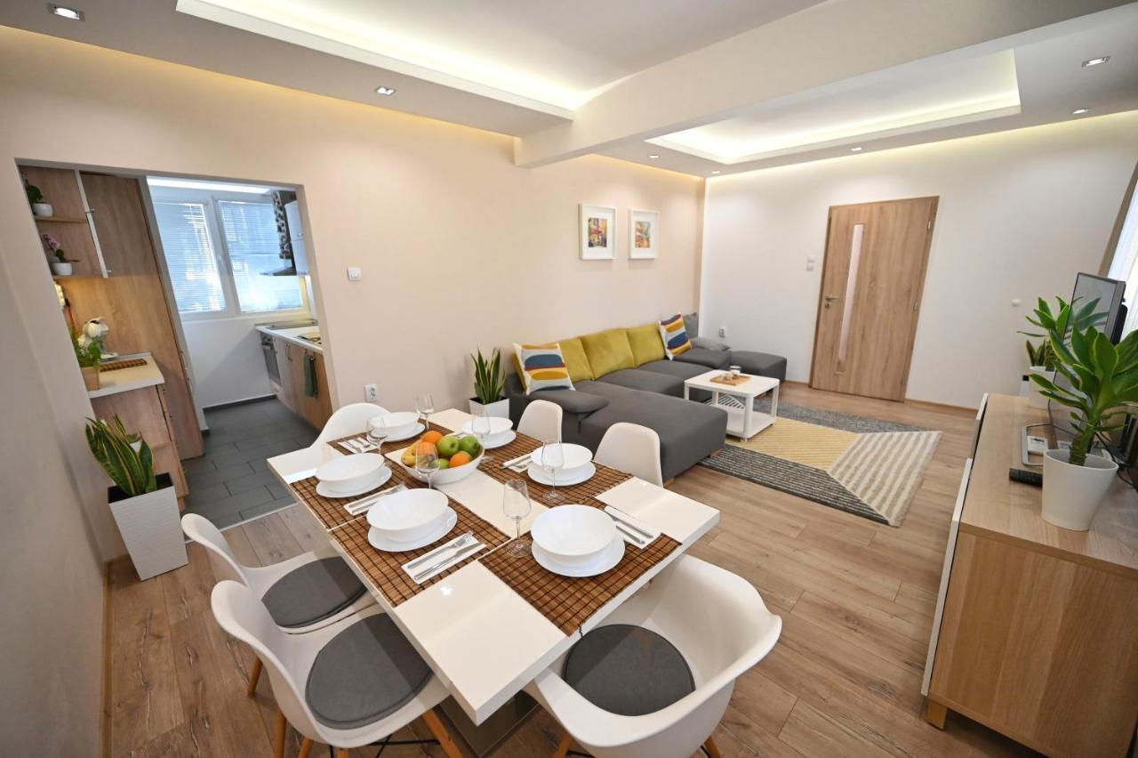 Modern Central 2-Bedroom Apartment With Parking ヴァルナ エクステリア 写真
