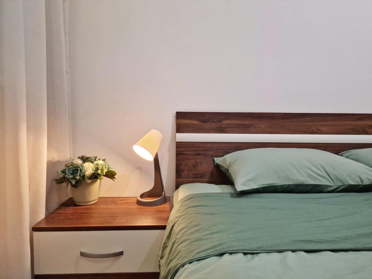Modern Central 2-Bedroom Apartment With Parking ヴァルナ エクステリア 写真