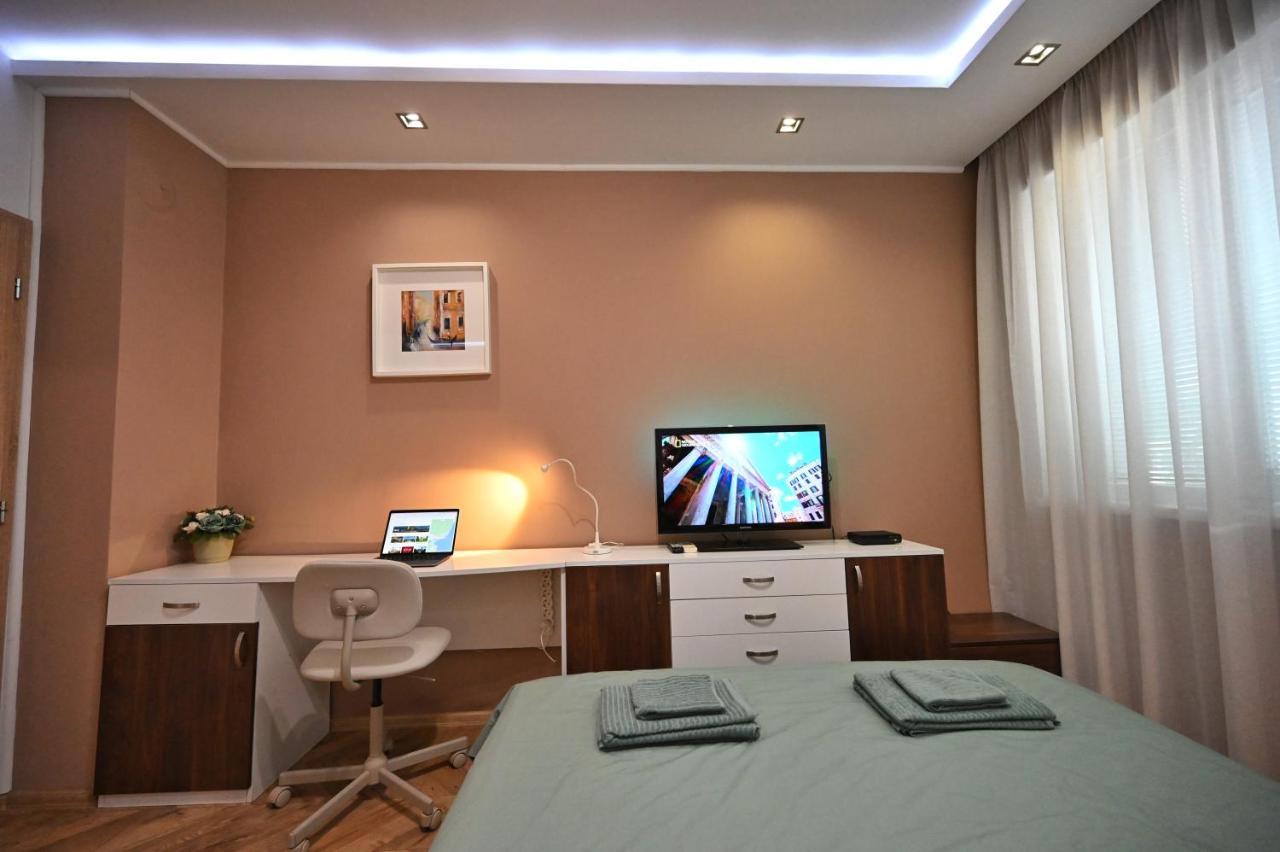 Modern Central 2-Bedroom Apartment With Parking ヴァルナ エクステリア 写真