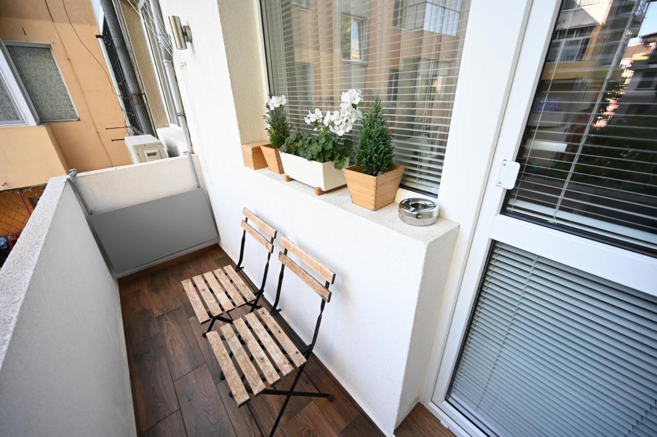 Modern Central 2-Bedroom Apartment With Parking ヴァルナ エクステリア 写真