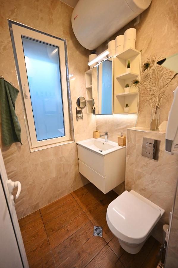 Modern Central 2-Bedroom Apartment With Parking ヴァルナ エクステリア 写真