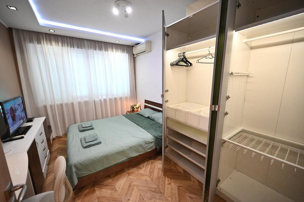 Modern Central 2-Bedroom Apartment With Parking ヴァルナ エクステリア 写真