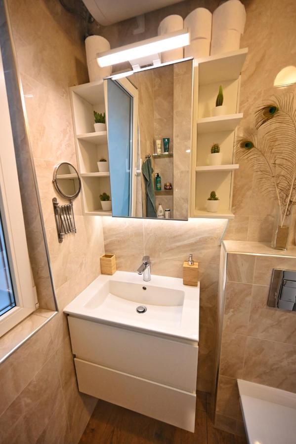 Modern Central 2-Bedroom Apartment With Parking ヴァルナ エクステリア 写真