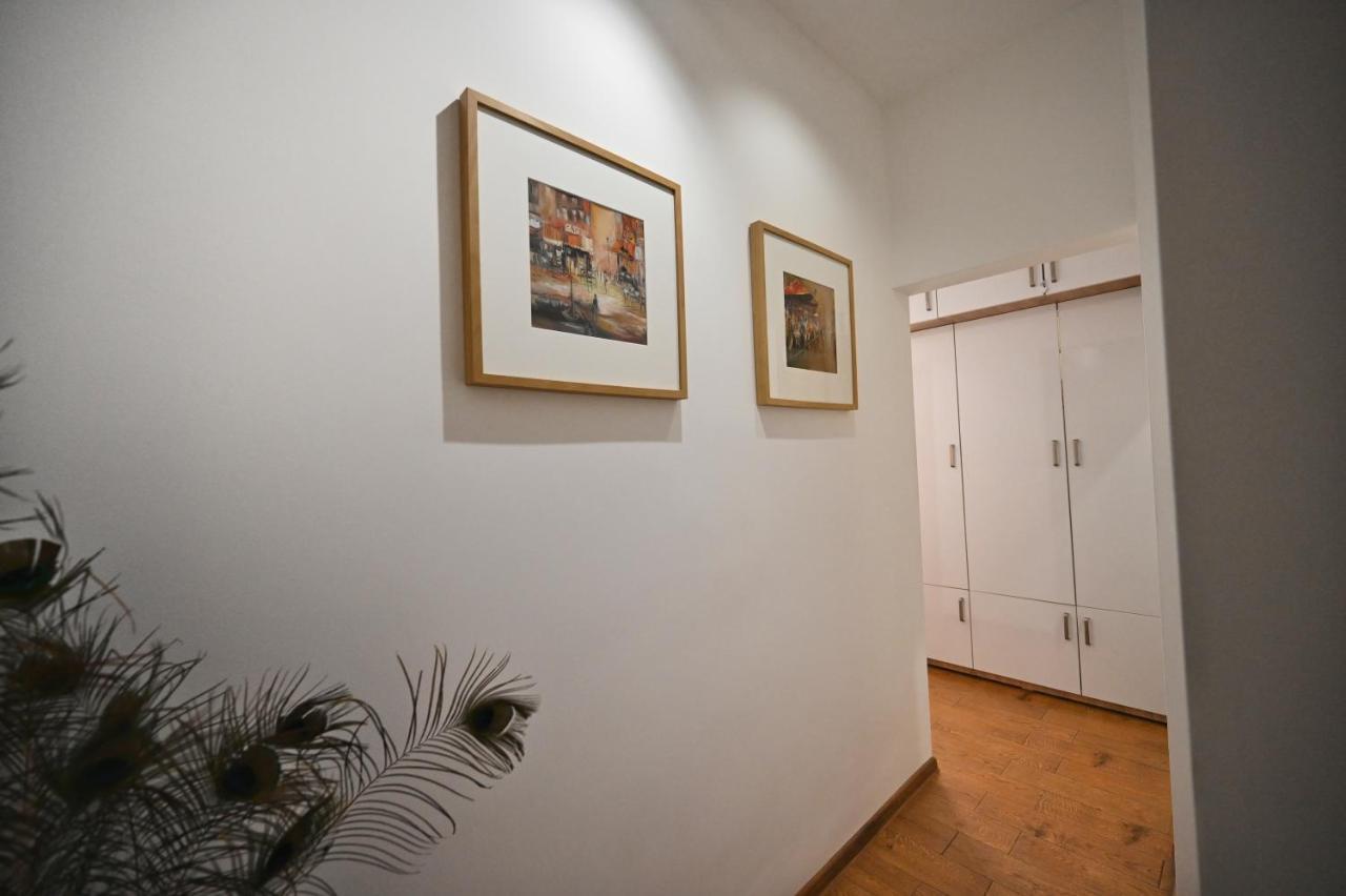 Modern Central 2-Bedroom Apartment With Parking ヴァルナ エクステリア 写真