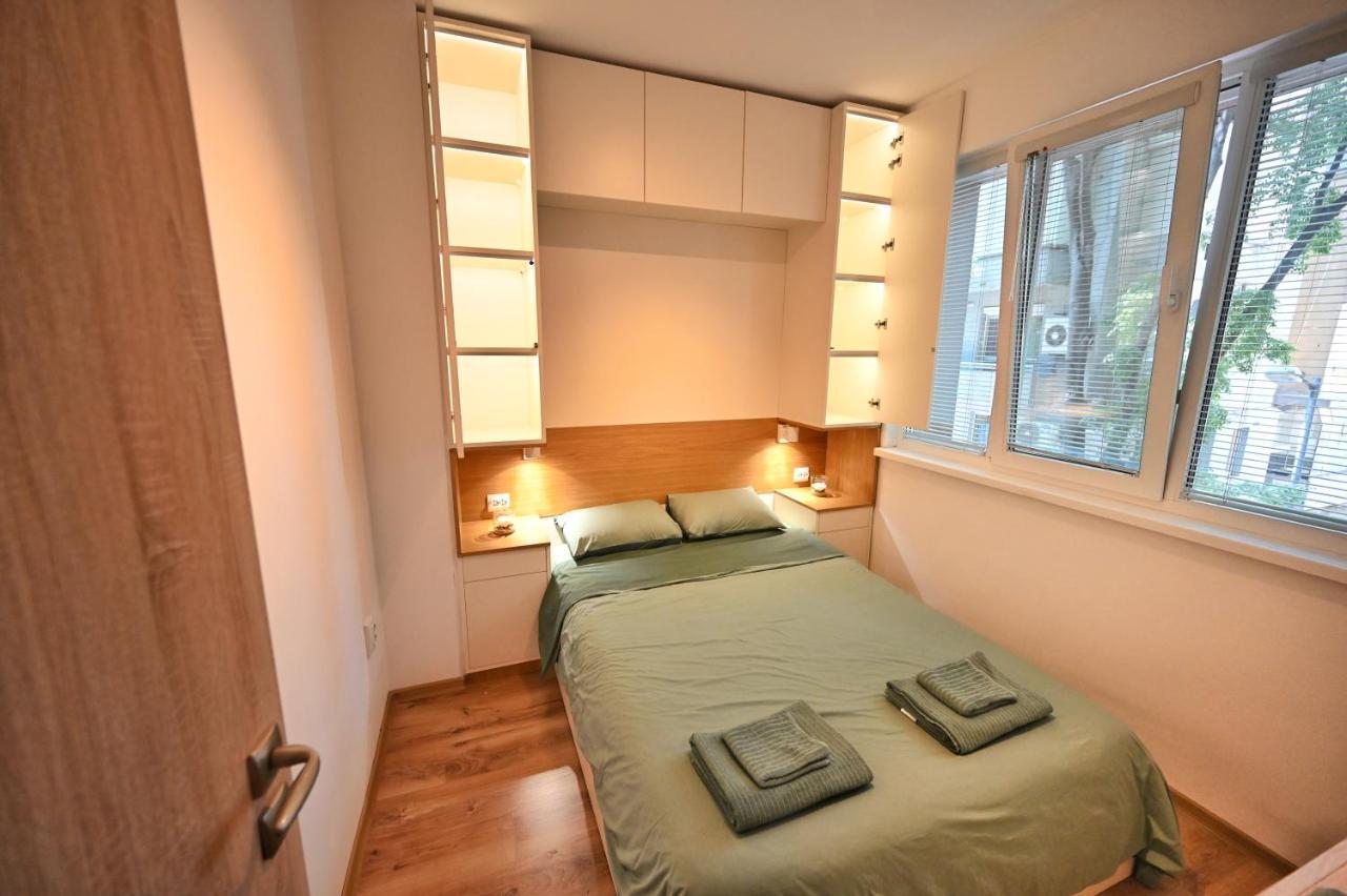 Modern Central 2-Bedroom Apartment With Parking ヴァルナ エクステリア 写真